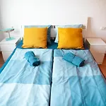 Surf Dream Surfhouse Hostel *