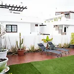 Surf Dream Surfhouse Hostel *