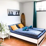 Surf Dream Surfhouse Hostal *